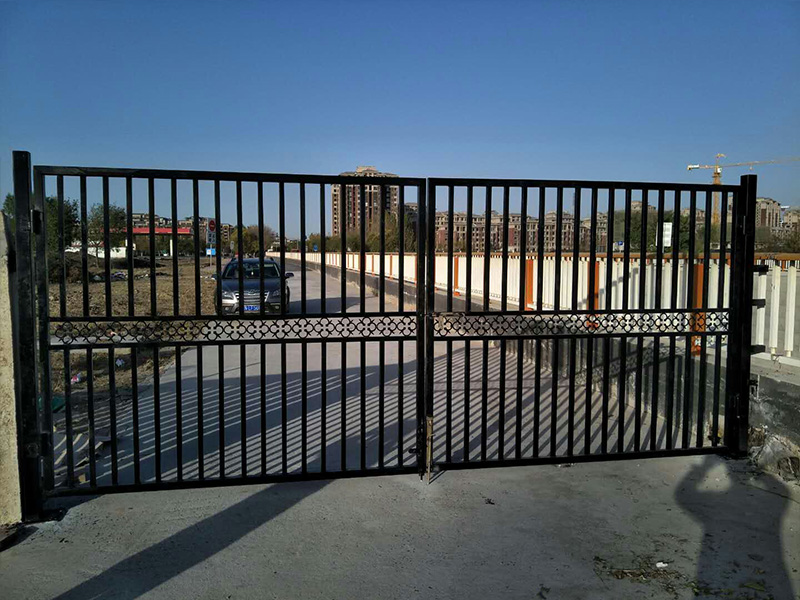  圍欄大門 