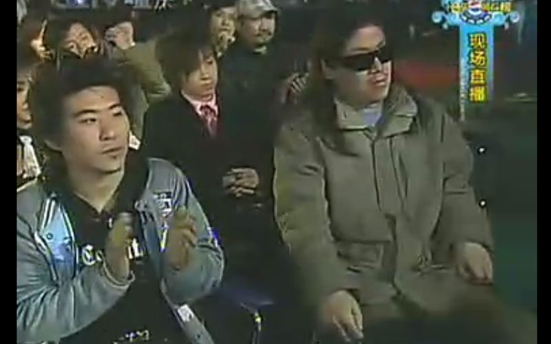 鄭鈞丁武給五月天頒獎的那天，曾被稱為“搖滾恥辱日”