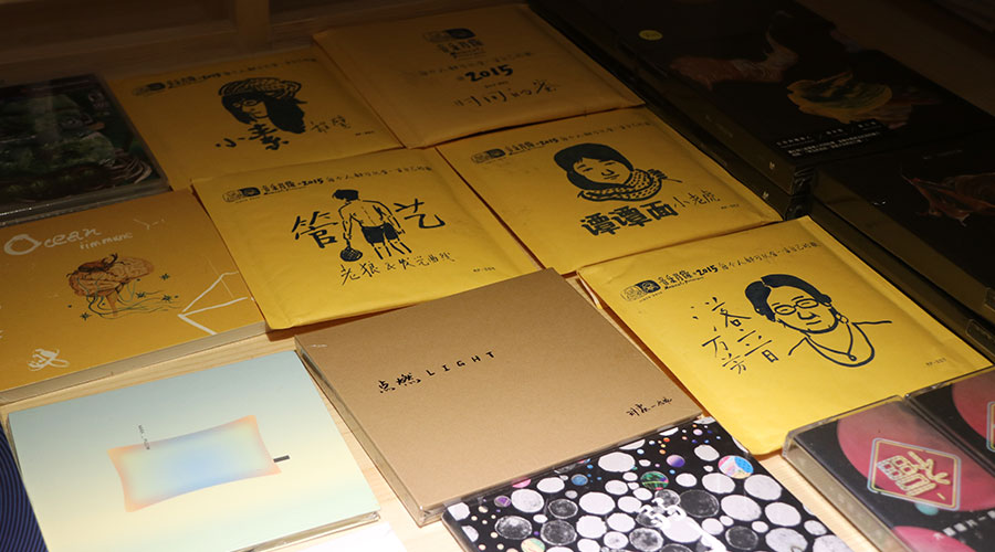 這場(chǎng)音樂(lè)會(huì)上，更吸引我的是那些故事和看法