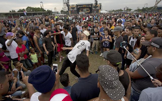 滾石樂(lè)隊(duì)：我和古巴人民談笑風(fēng)生