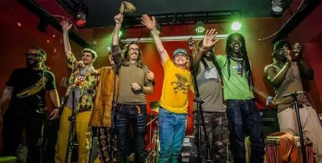 中國搖滾最早的傳教士，是來自八個不同國家的外國友人