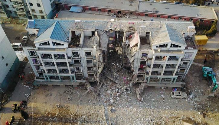 爆炸襲擊后A妹重返曼徹斯特巡演，并獲封榮譽市民稱號