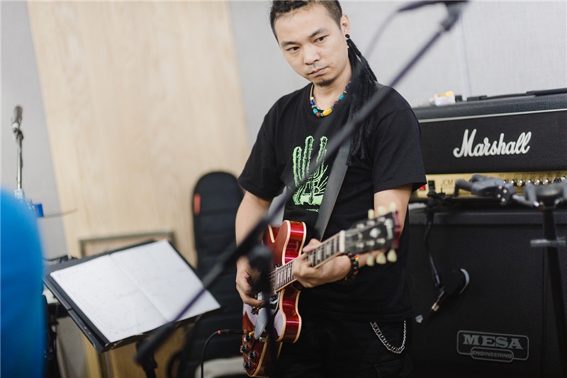 滿江“降噪”V搖滾-民謠系列音樂(lè)會(huì)彩排，新專輯正在錄制中