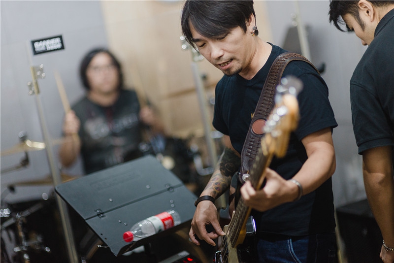 滿江“降噪”V搖滾-民謠系列音樂(lè)會(huì)彩排，新專輯正在錄制中