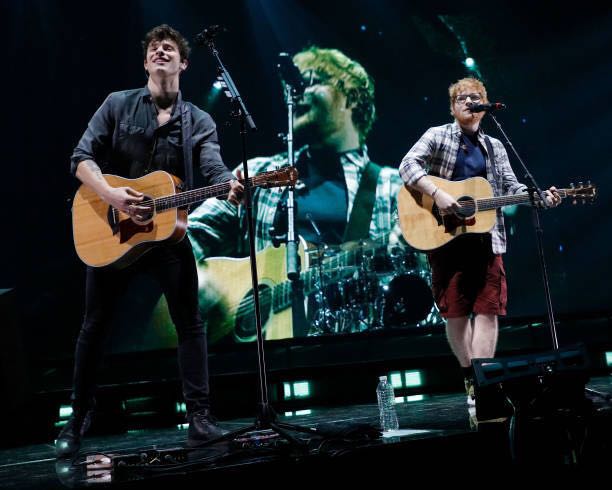 萌德追星夢終圓，和黃老板同臺唱《Mercy》