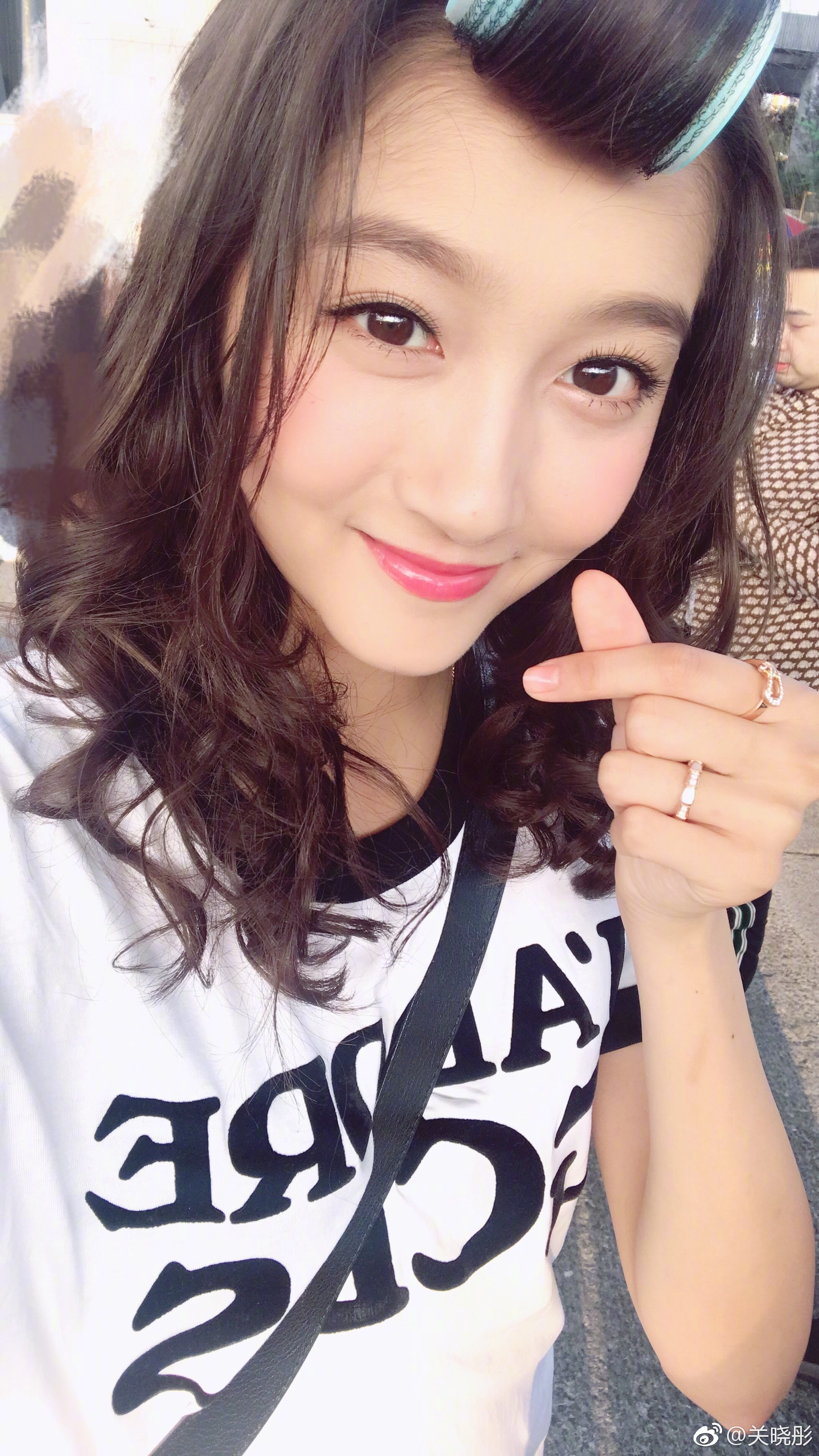 《都二十了》上線，聆聽關(guān)曉彤長大關(guān)口的內(nèi)心獨白