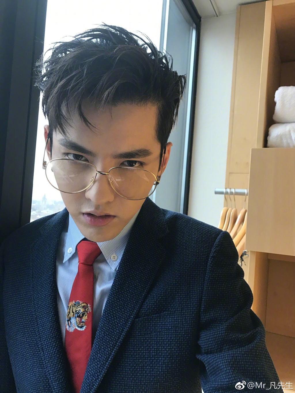 吳亦凡今日將出席高級珠寶會展，會以怎樣的造型示人呢？