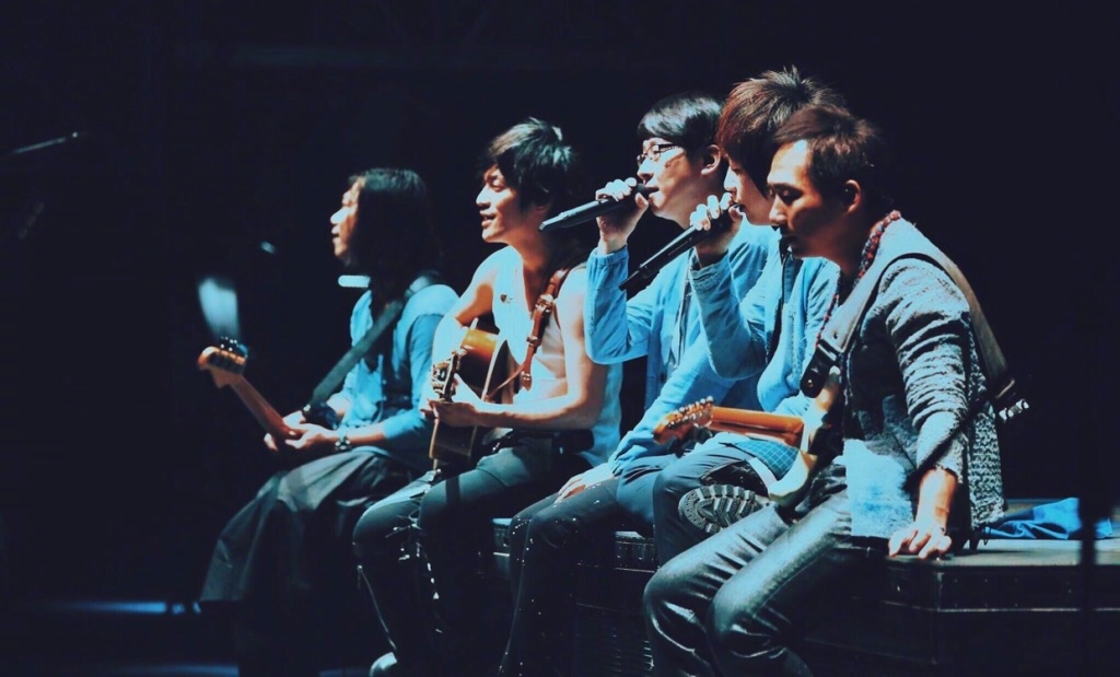 感謝你一直陪伴于左右，阿信生日快樂